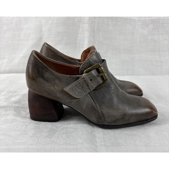 L’Artiste Spring Step Leather Booties Buckles Women's Size 37 or US 6.5/7 - Picture 1 of 10
